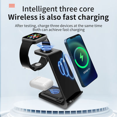 Hoge efficiëntie Qi draadloos opladen Stand wit 3 in 1 Magnetisch draadloos opladen
